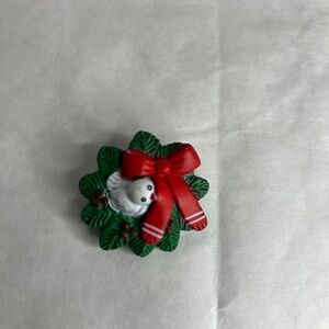 Vintage S LEHMAN Christmas Holiday Wreath w/Dove & Red Bow Brooch Pin Plastic